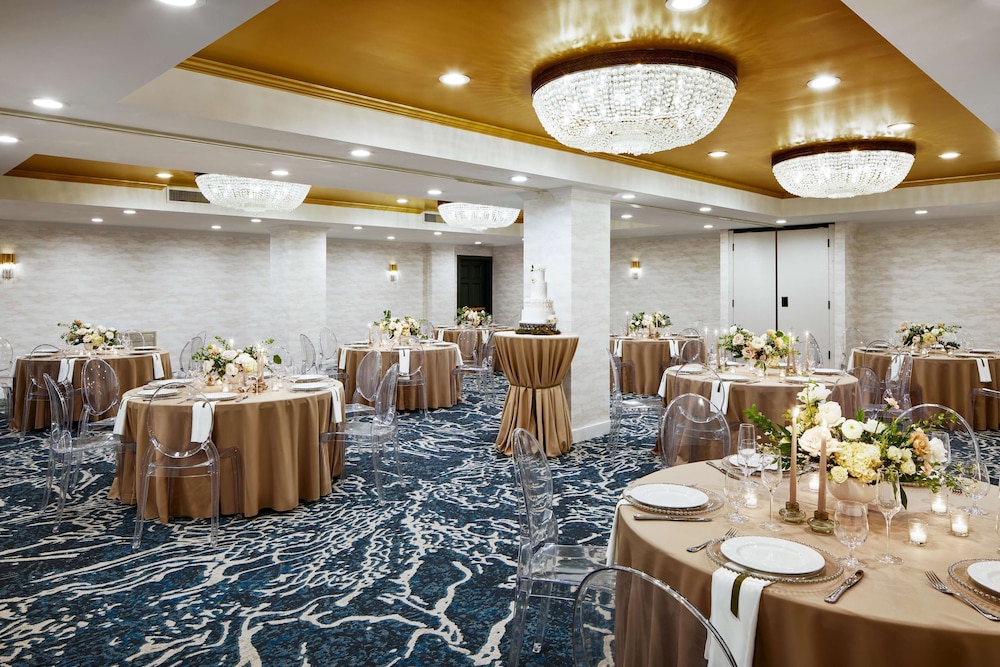 The Terrace Hotel Lakeland, Tapestry Collection by Hilton 64/71