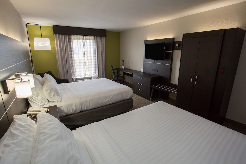 HOLIDAY INN EXPRESS WILMINGTON 13/48