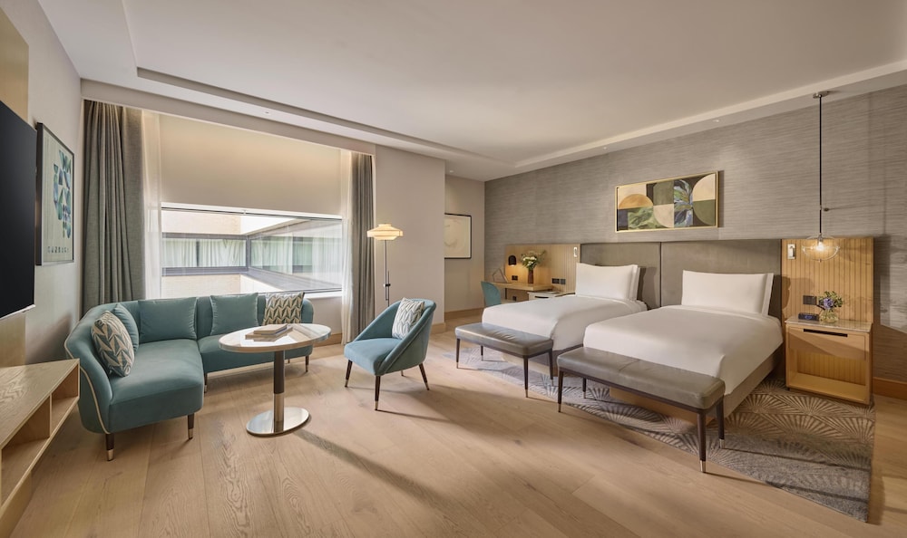 Hyatt Regency London Olympia 7/50