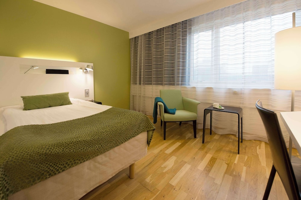 ROOM, SINGLE