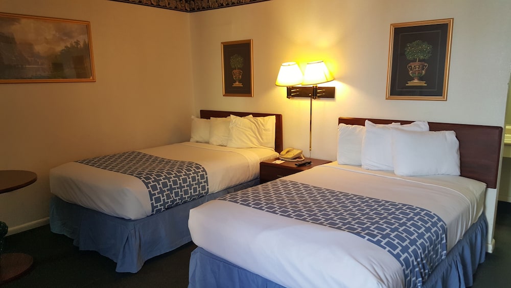 Alamo Inn Suites 13/61