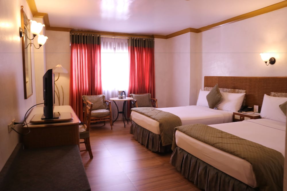 Golden Pine Hotel 6/41