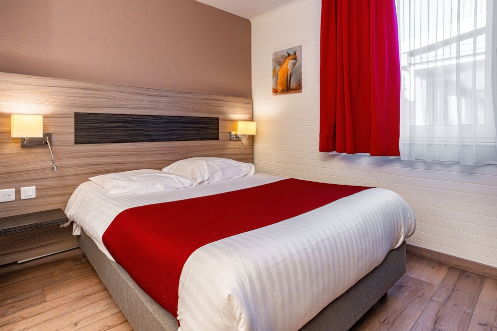 ROOM, DOUBLE BED