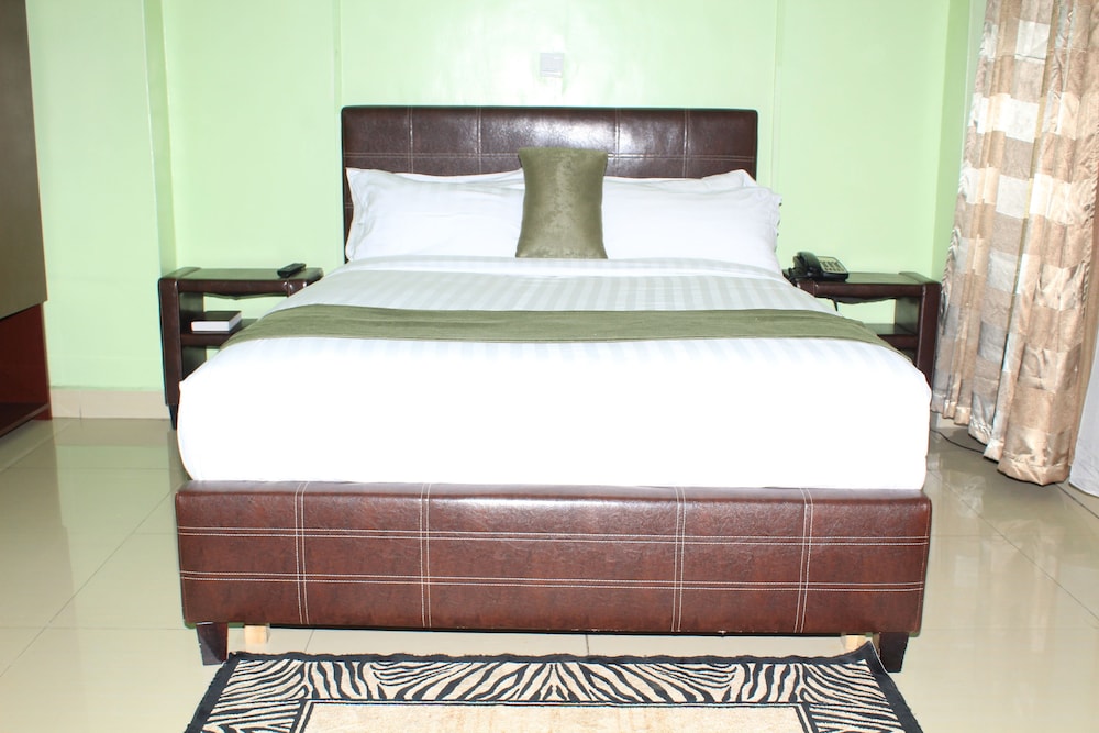 The Legacy Hotel & Suites 6/33