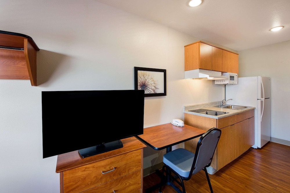 WoodSpring Suites Columbus Southeast 19/24