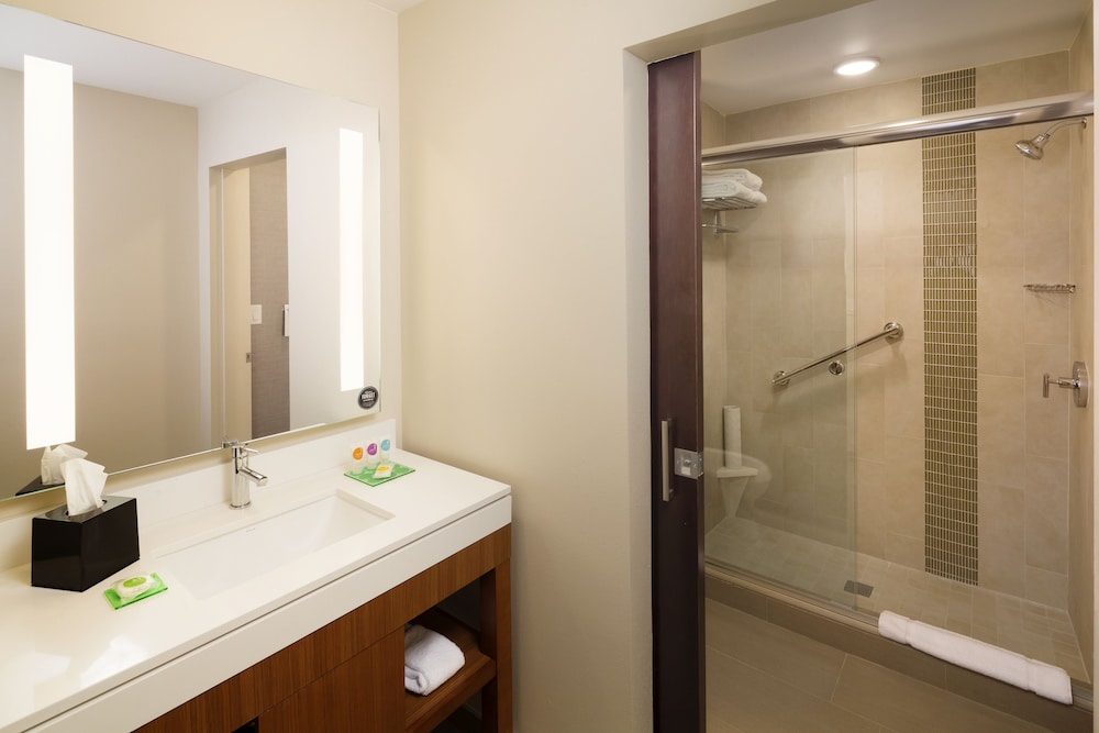 Hyatt Place Lubbock 52/54
