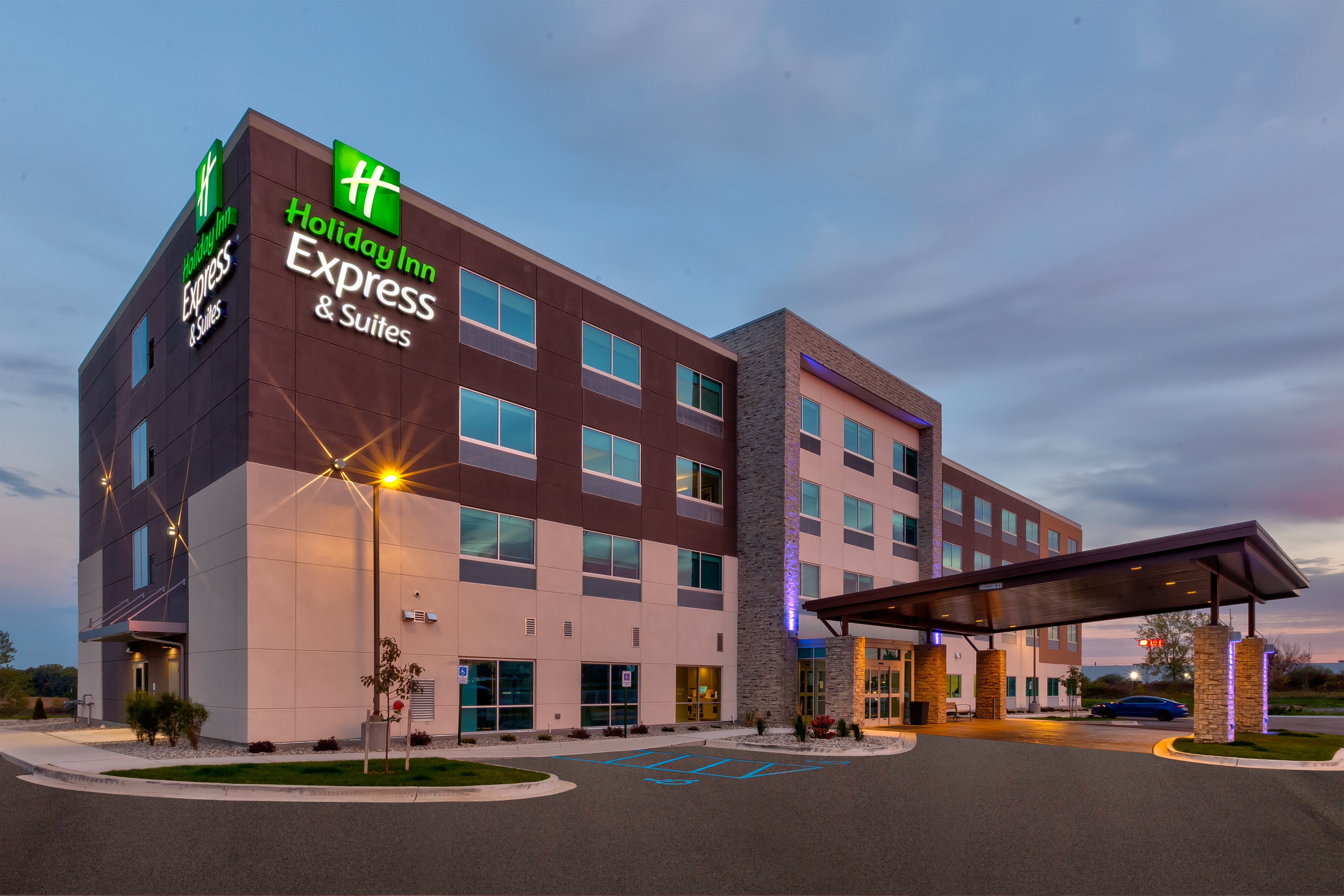 Holiday Inn Express And Suites Cedar Springs Grand Rapids North 2/42