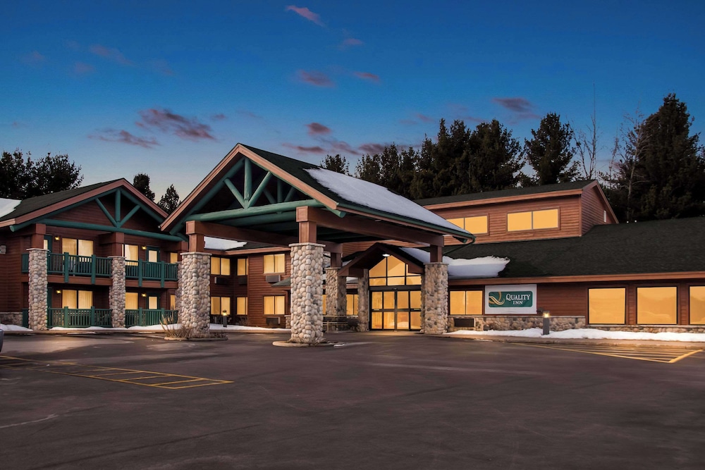 Quality Inn Ladysmith, WI 2/46