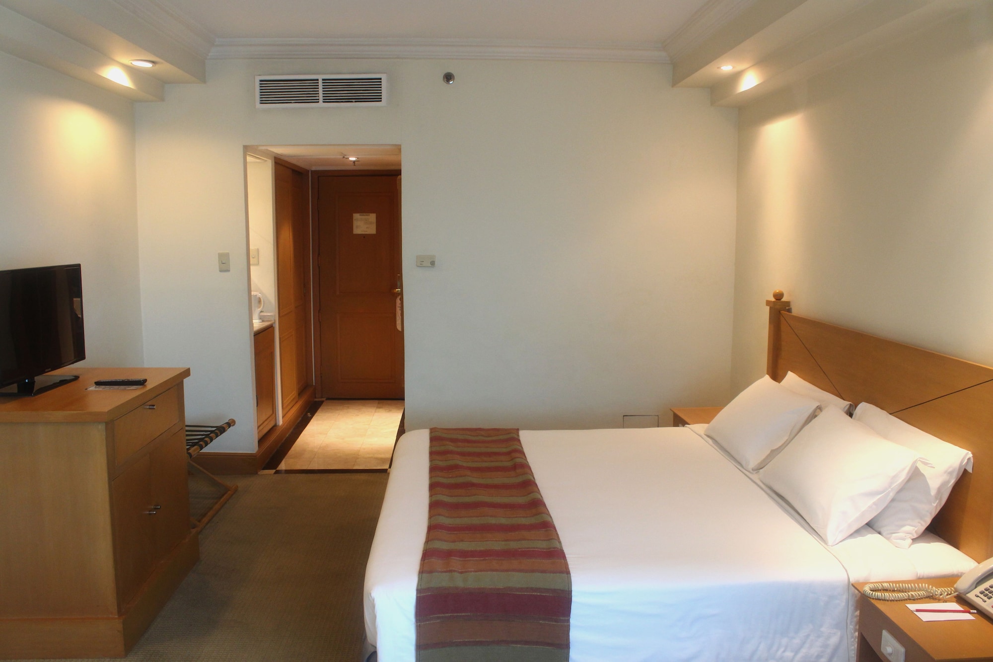 غرفة ديلوكس بسرير كينج، The Heritage Hotel Manila 6/10