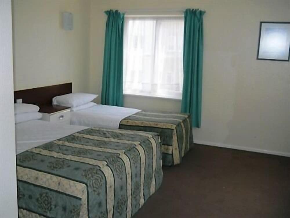 The Oakland Hotel 42/50