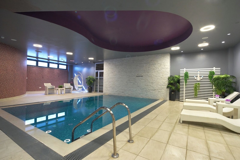 Boutique Hotel Life 24/50