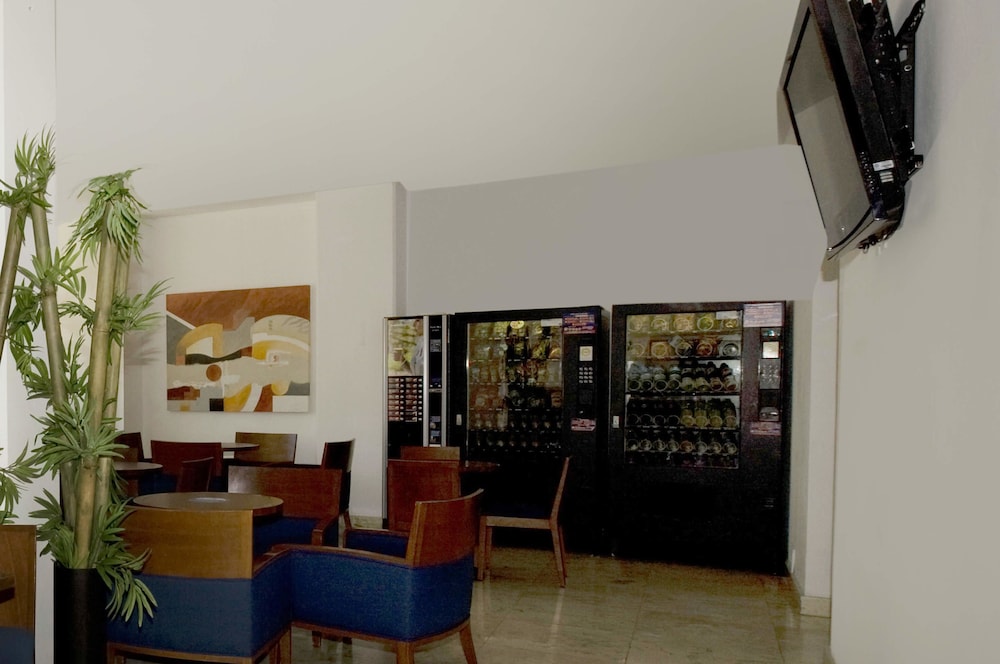 One Queretaro Plaza Galerias 43/62