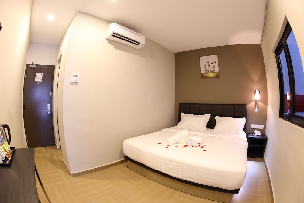 GL Hotel 8/39