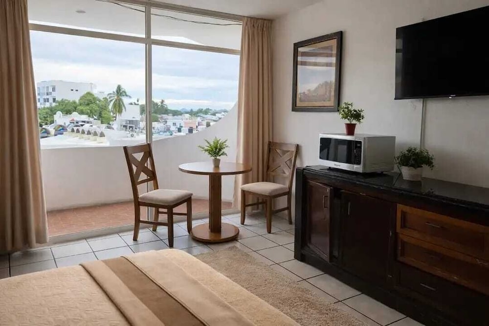 Zona Dorada Inn 38/50