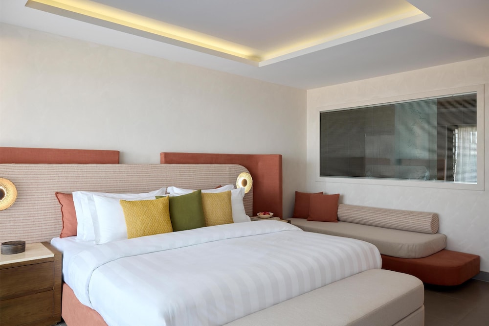 SUPERIOR, DELUXE, KING BED, SEA VIEW, SOFA