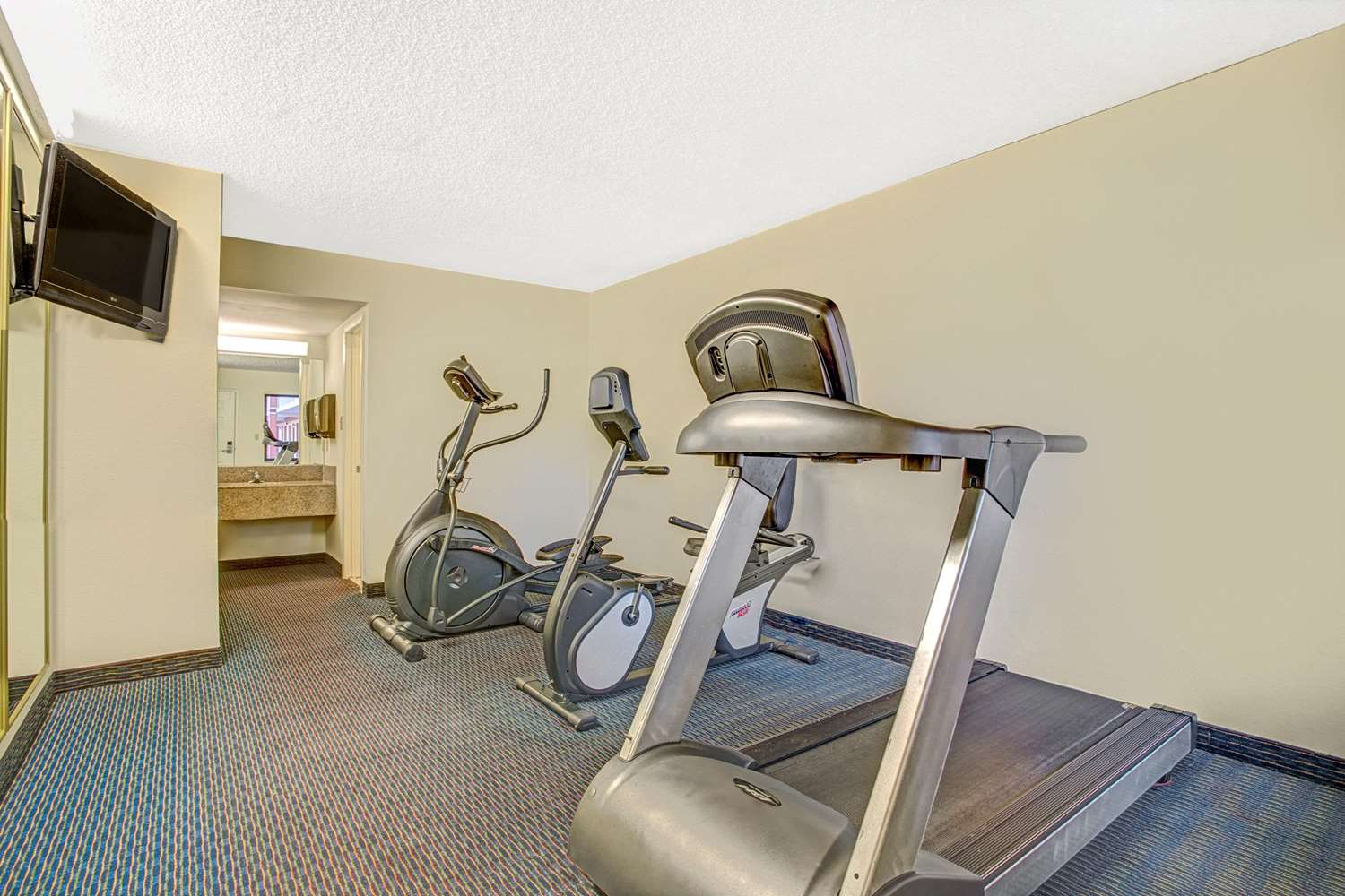 Hotel South Tampa and Suites 26/35