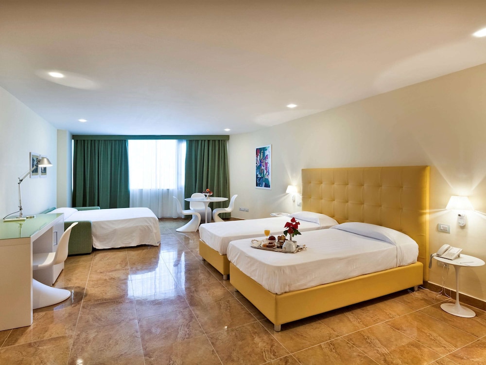 SUPERIOR, TRIPLE, TWIN BEDS