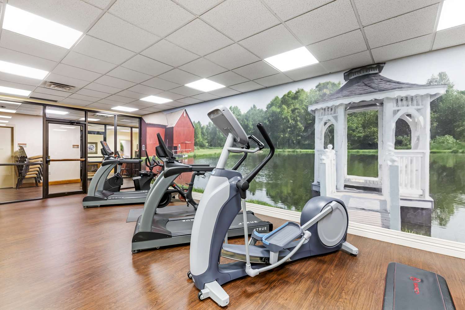 Best Western Plus Dutch Haus Inn And Suites 27/48