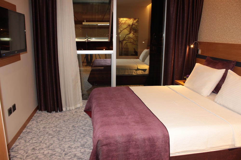 EXECUTIVE, SUITE