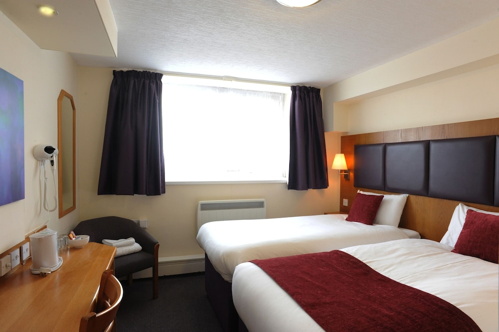 Premier Inn Alderley Edge 10/36