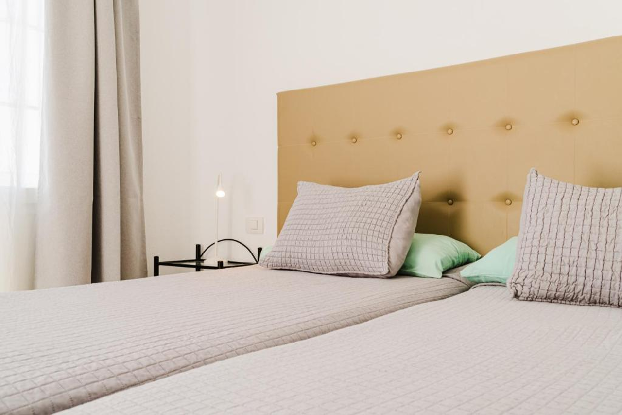 Corona Mar Apartments - Select Adults PLUS 16 14/30