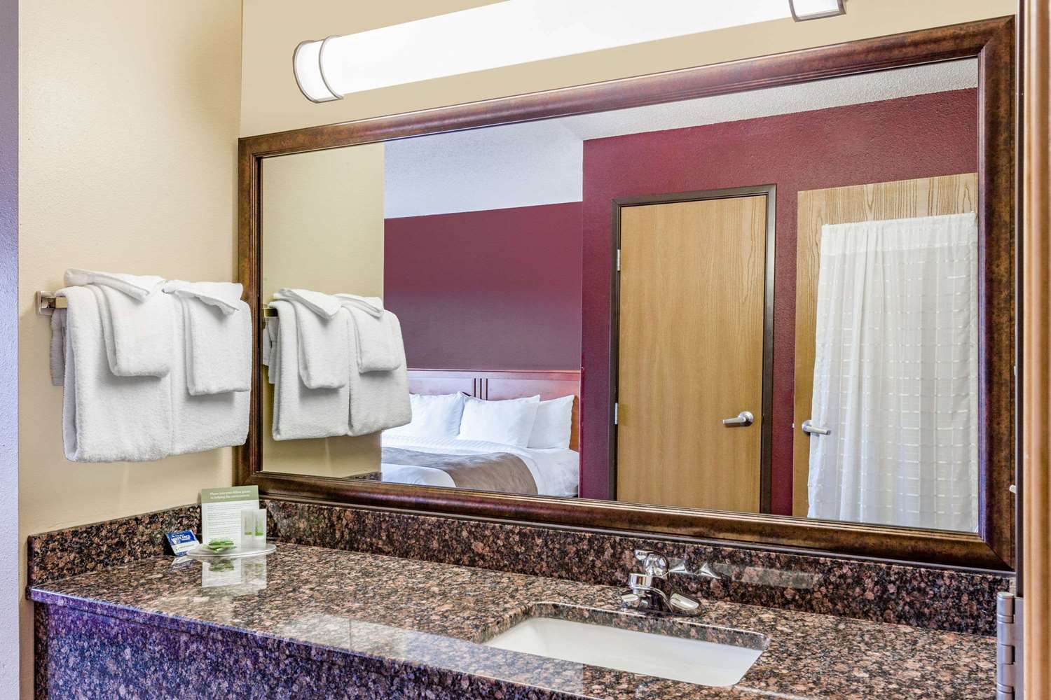 Americinn By Wyndham Proctor Duluth Black Woods 52/53
