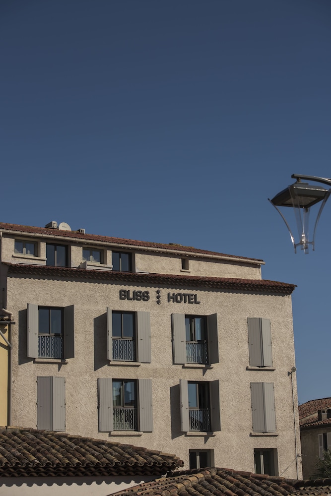 Bliss Hotel 2/70