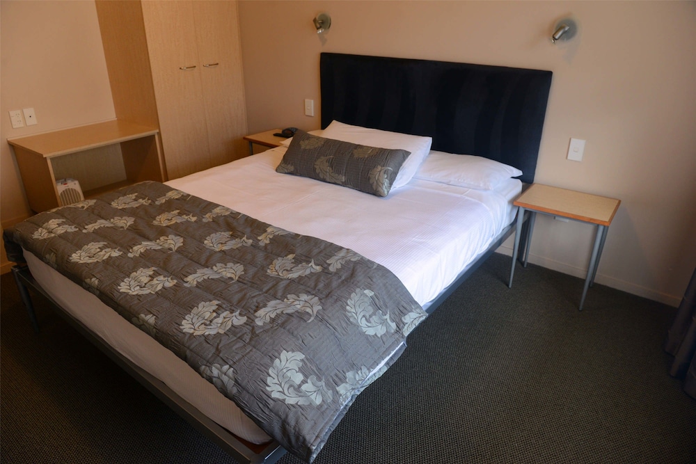 EXECUTIVE, SUITE