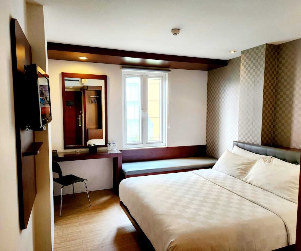 M Hotel Jakarta 32/67