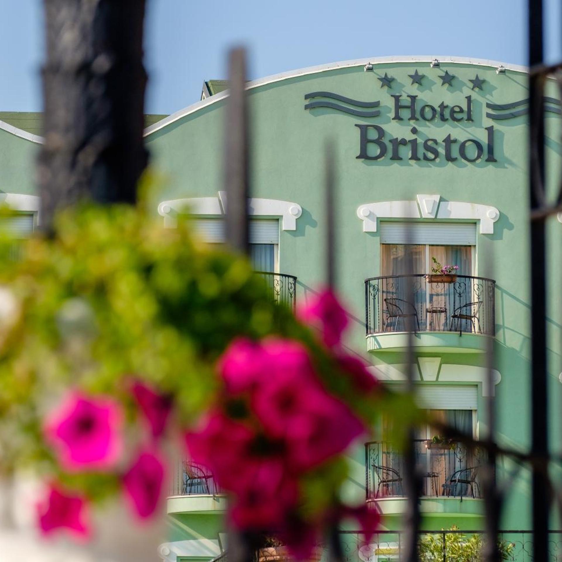 Hotel Bristol 3/50