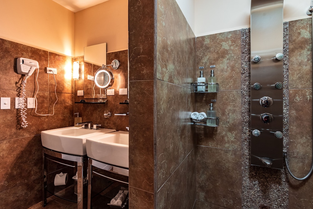 Gaia Hotel and Reserve 8/37