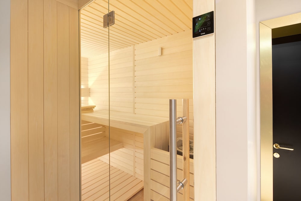 All Suites Hotel Posh 28/65