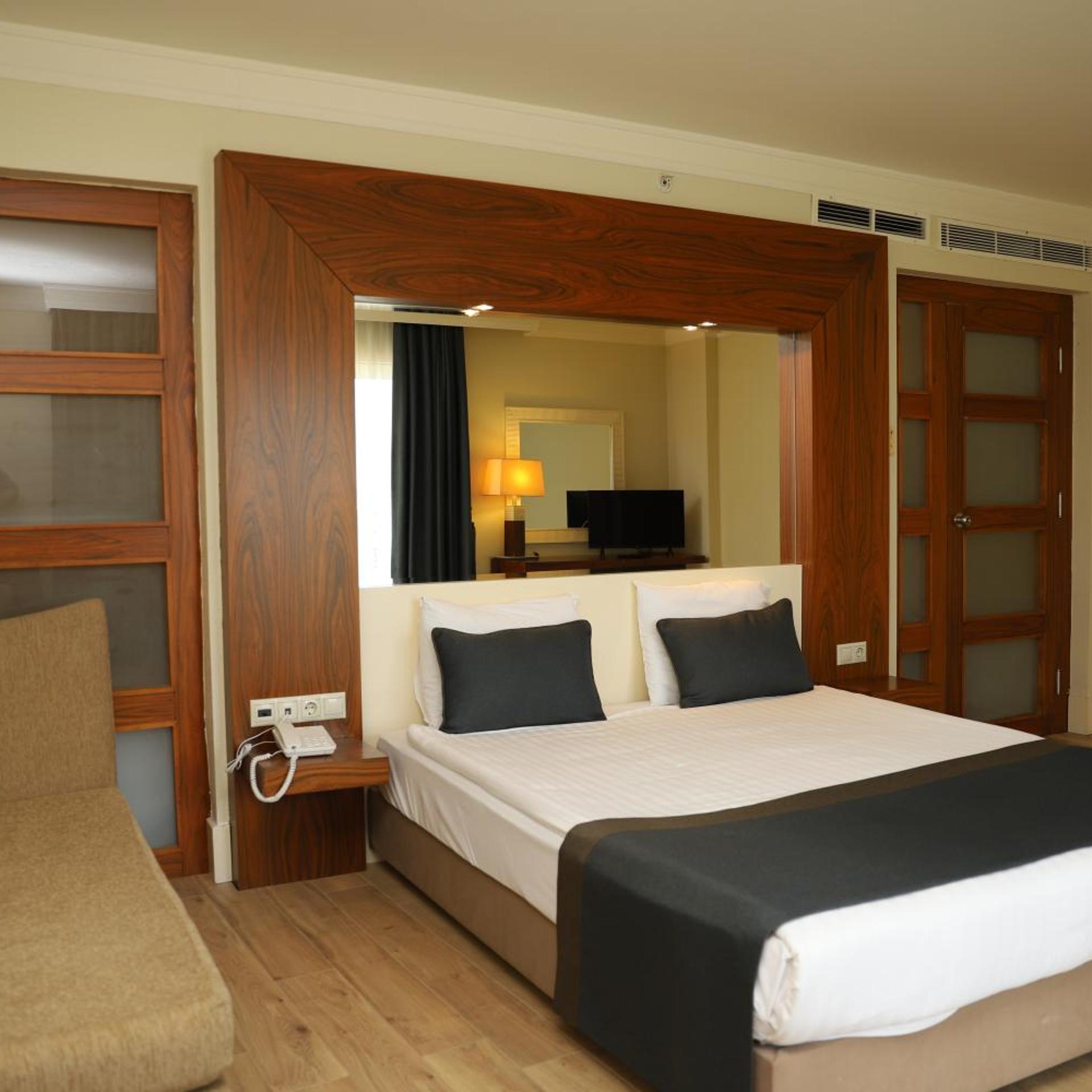 Family Suite, Land View