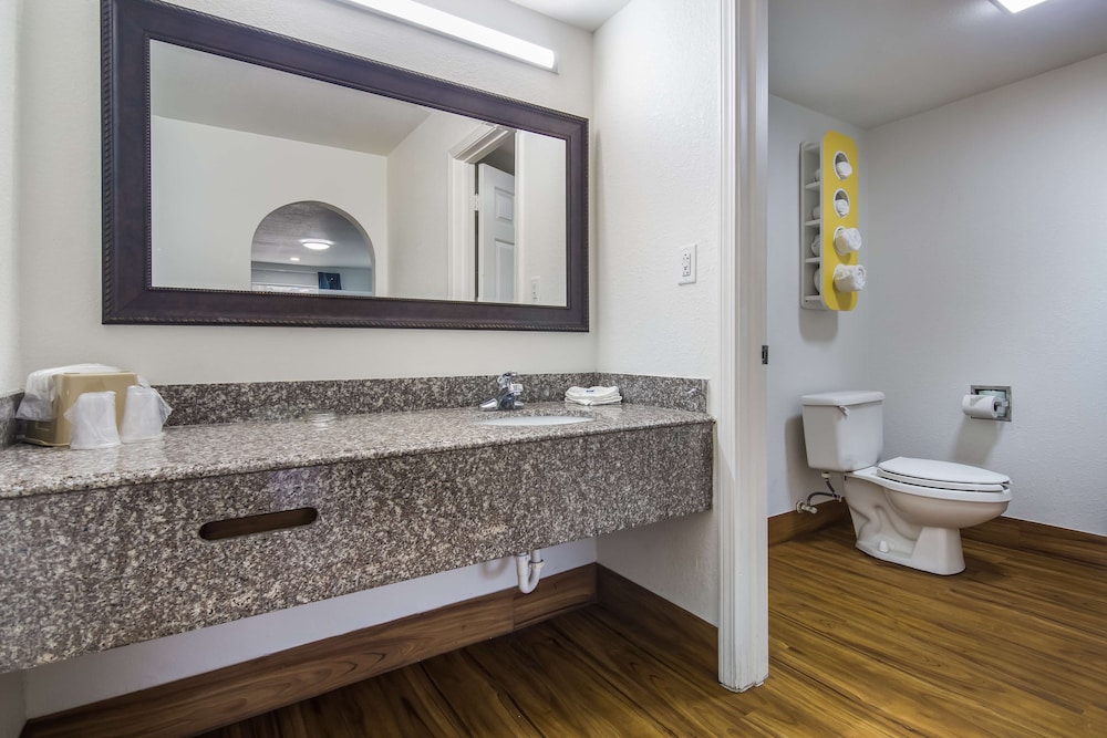 Motel6 Pensacola, FL - NAS 34/35