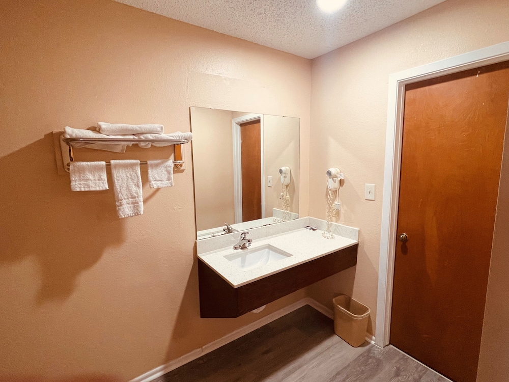 Regency Inn 15/38