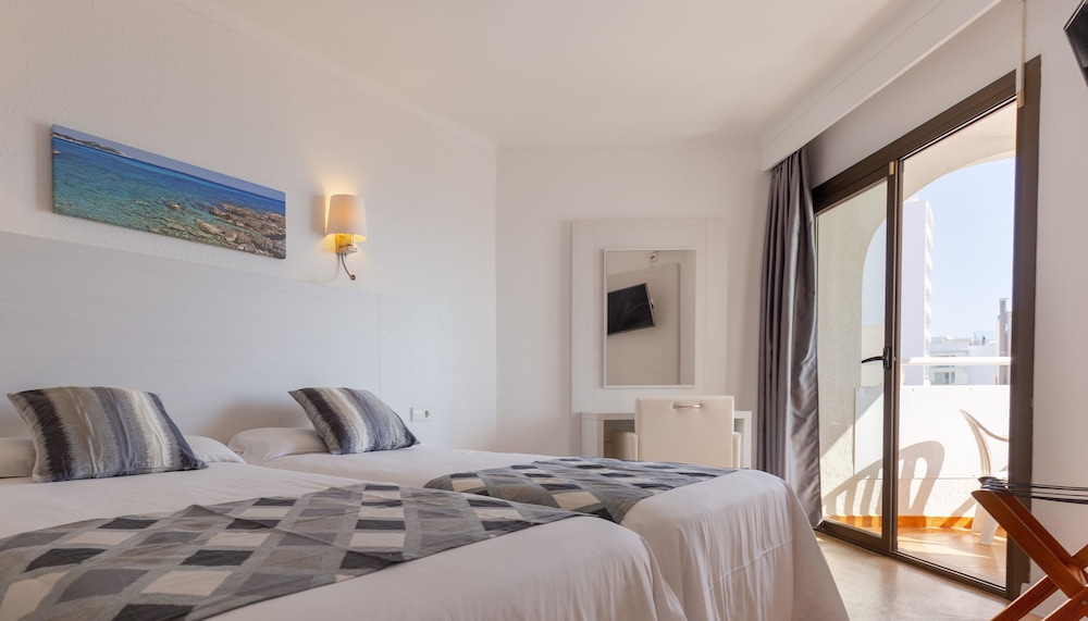 R2 Veronica Beach Hotel 14/48