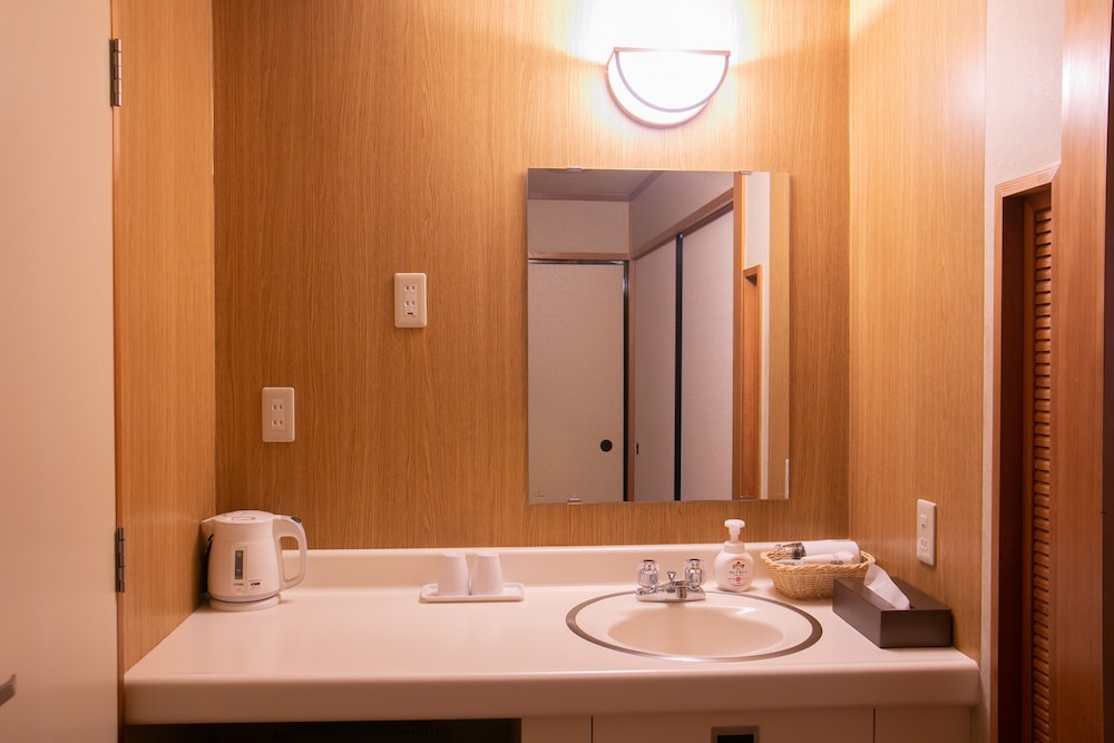 Kamenoi Hotel Kochi 12/61