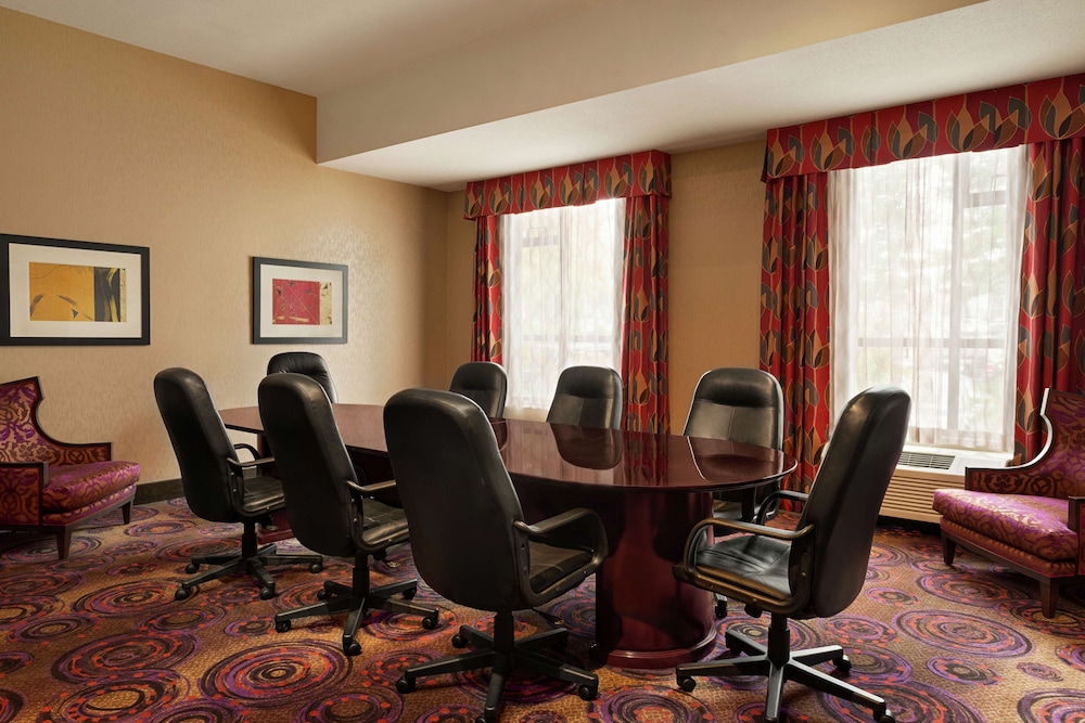 Hampton Inn and Suites by Hilton Langley Surrey 53/72