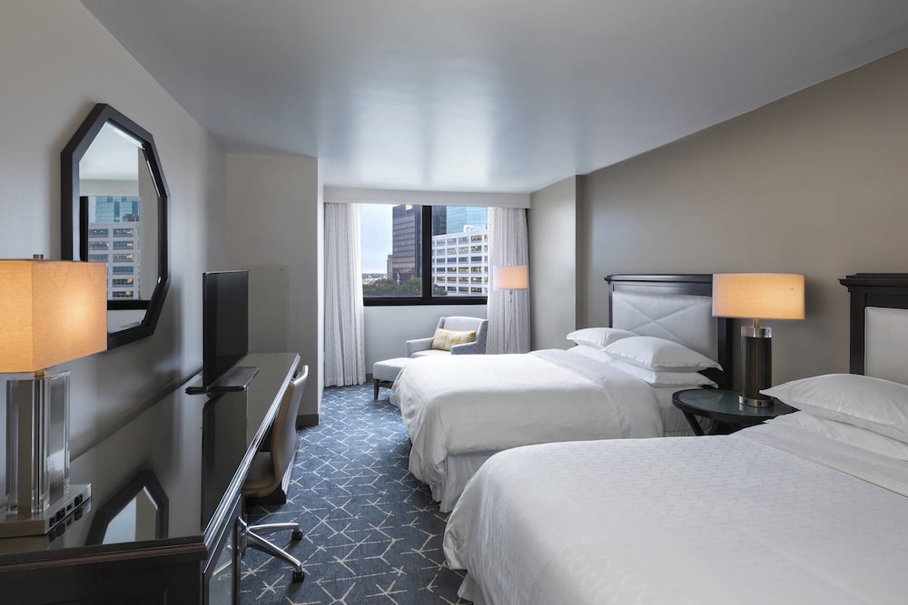 Sheraton Norfolk Waterside 5/55