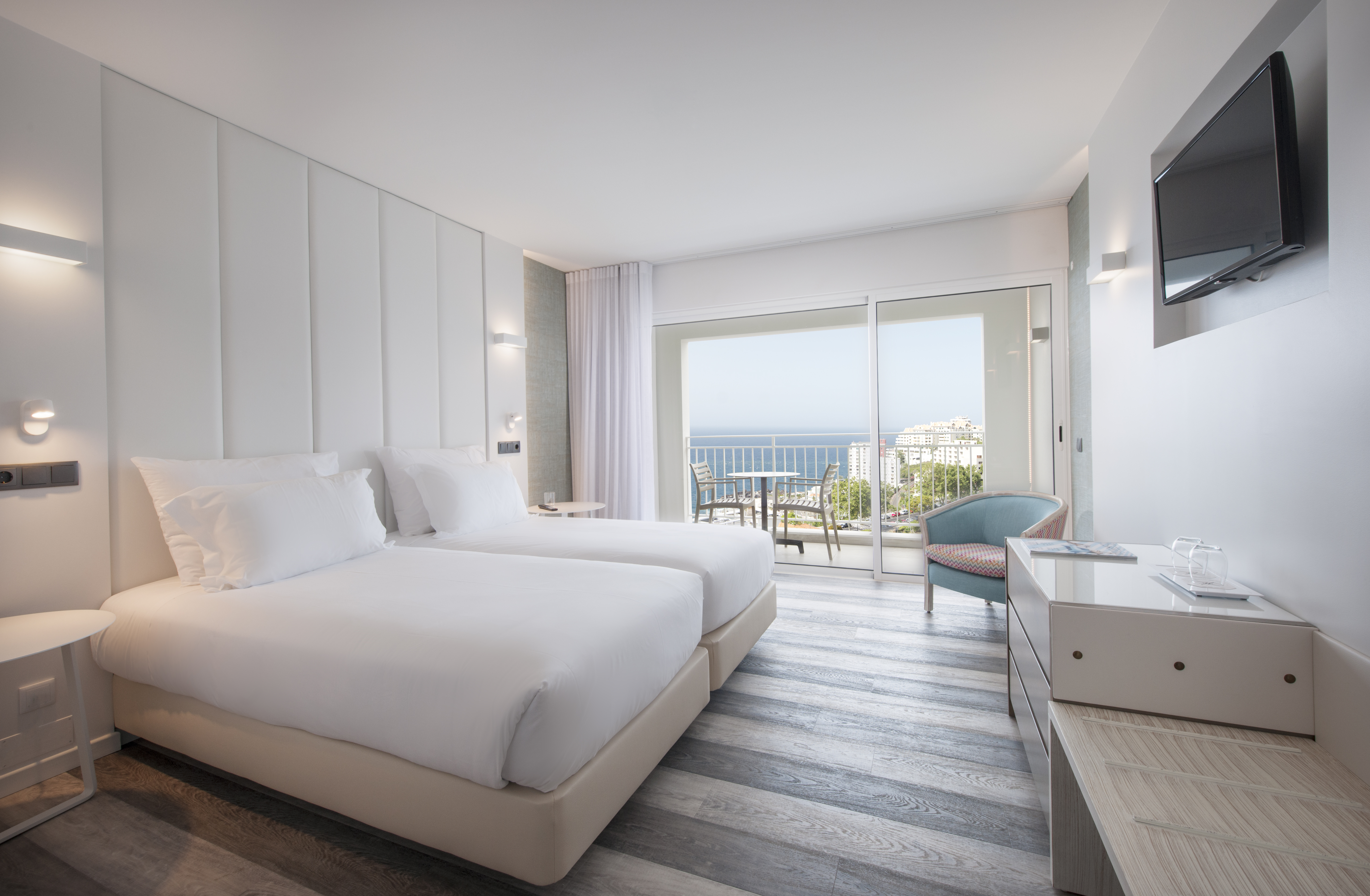 Room, Double or Twin Bed, Lateral Side Sea View
