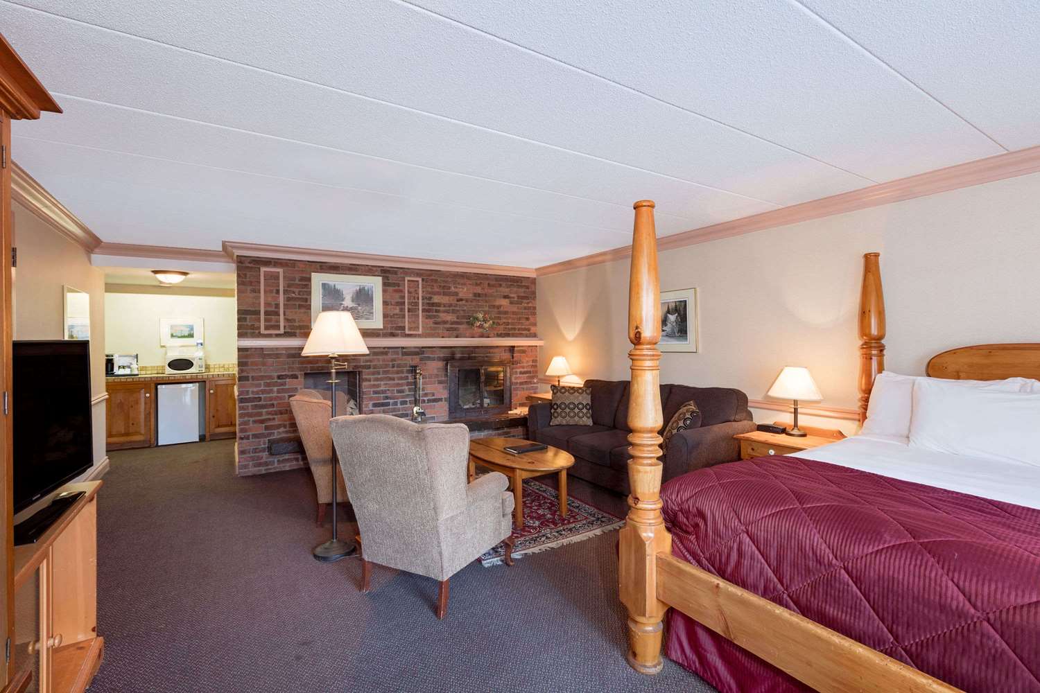Ramada By Wyndham Pinewood Park Resort North Bay 6/24