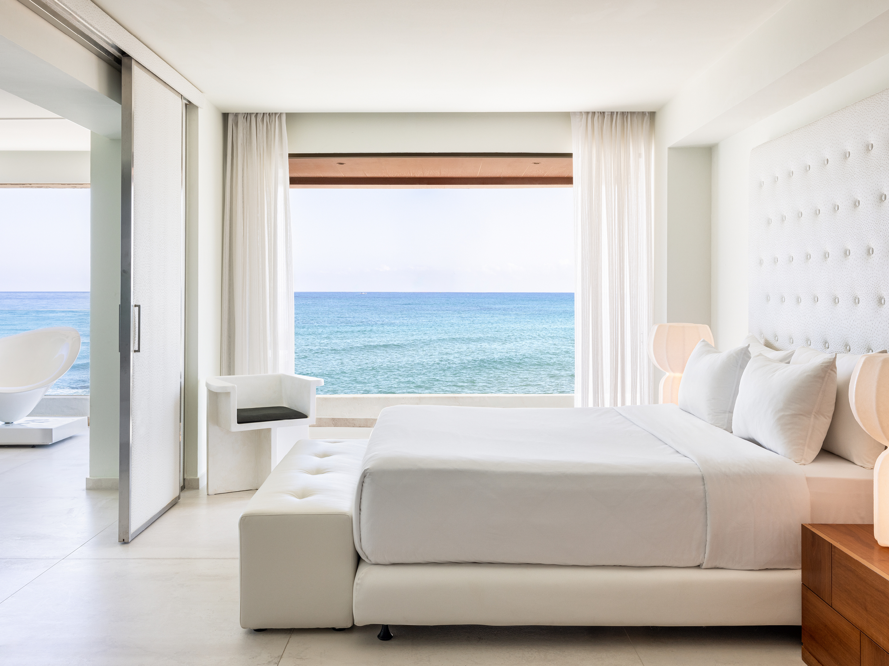 2 Bedrooms, White, Suite