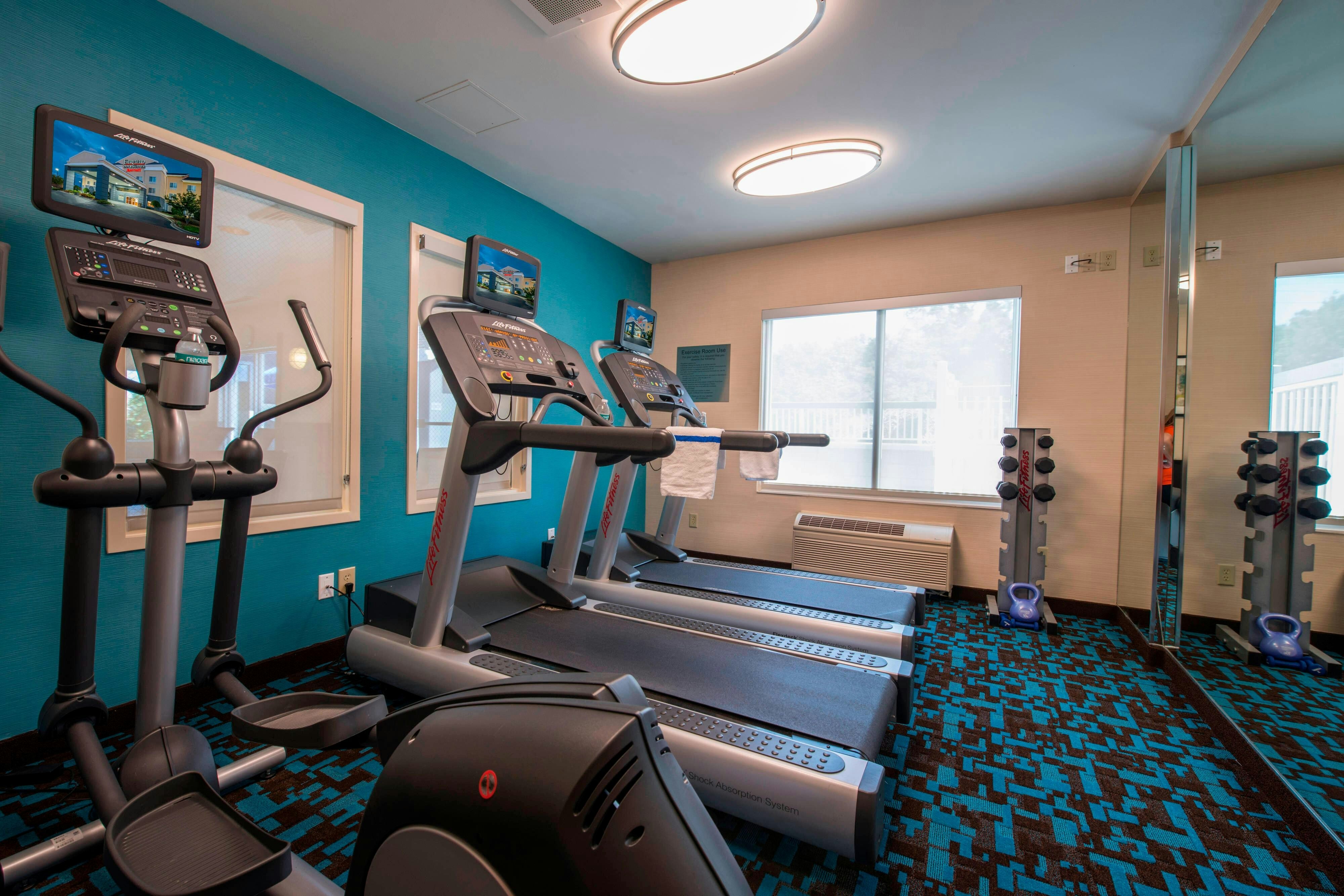 Fairfield Inn And Suites By Marriott Greenwood 24/47