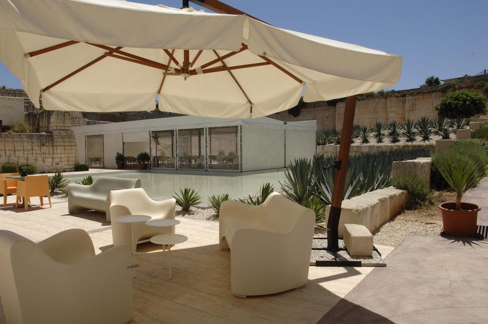 CAVE BIANCHE HOTEL 7/45
