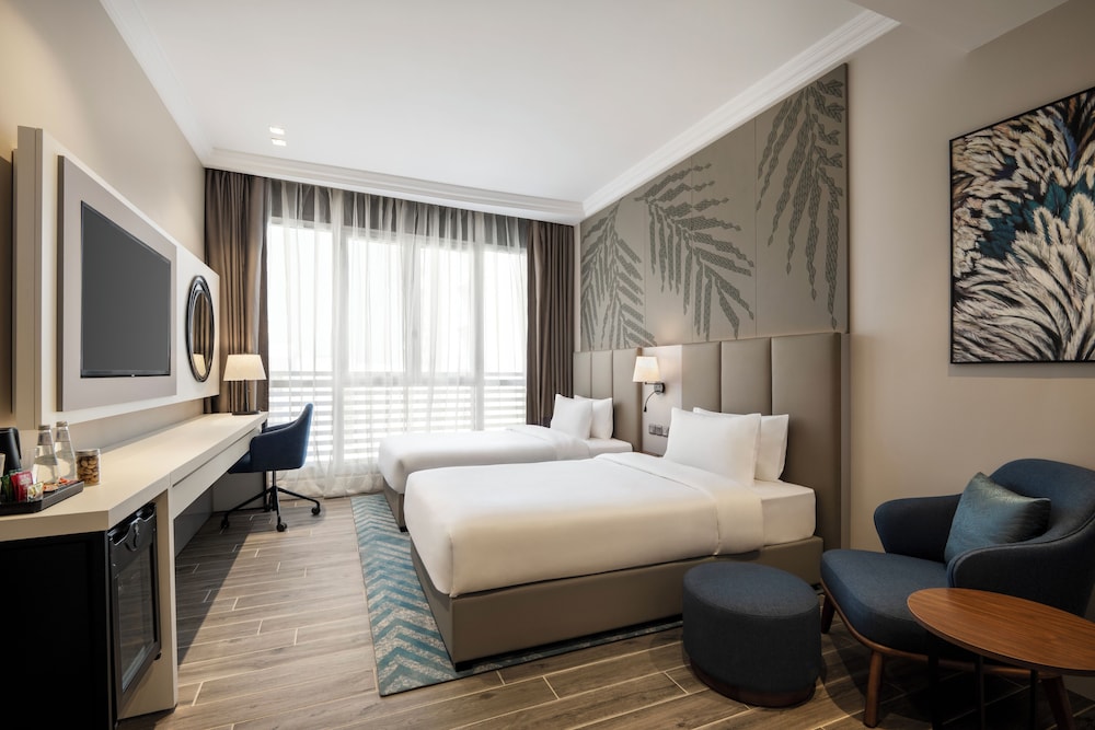 PRIVILEGE, TWIN BEDS