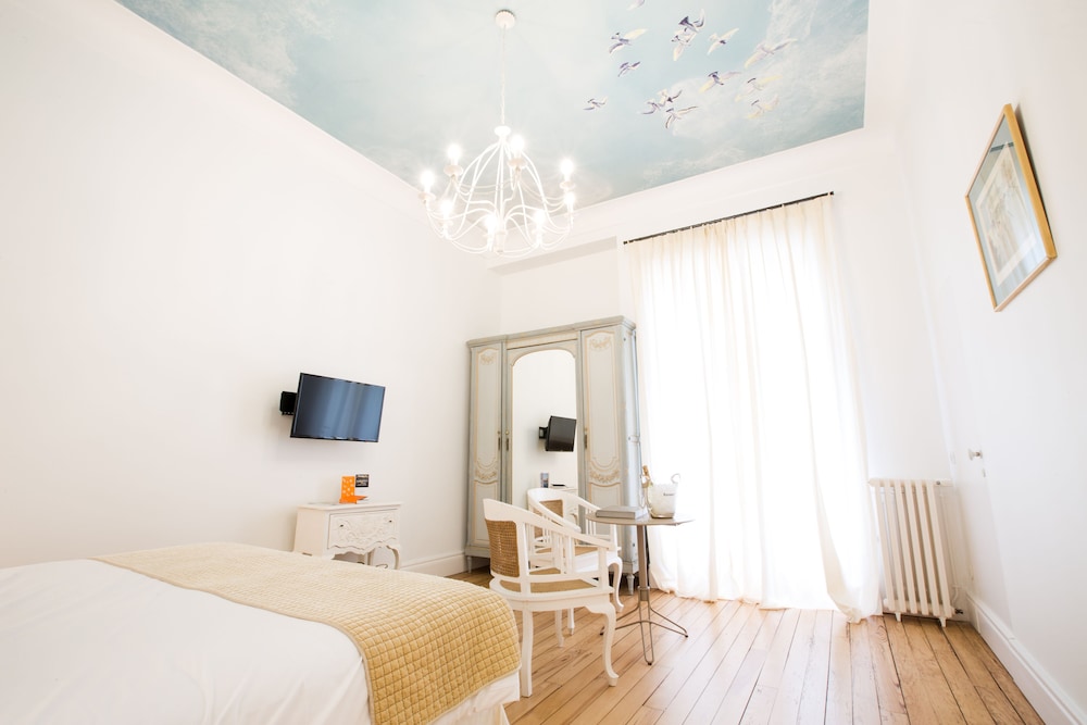 DELUXE, DOUBLE BED, PARK VIEW