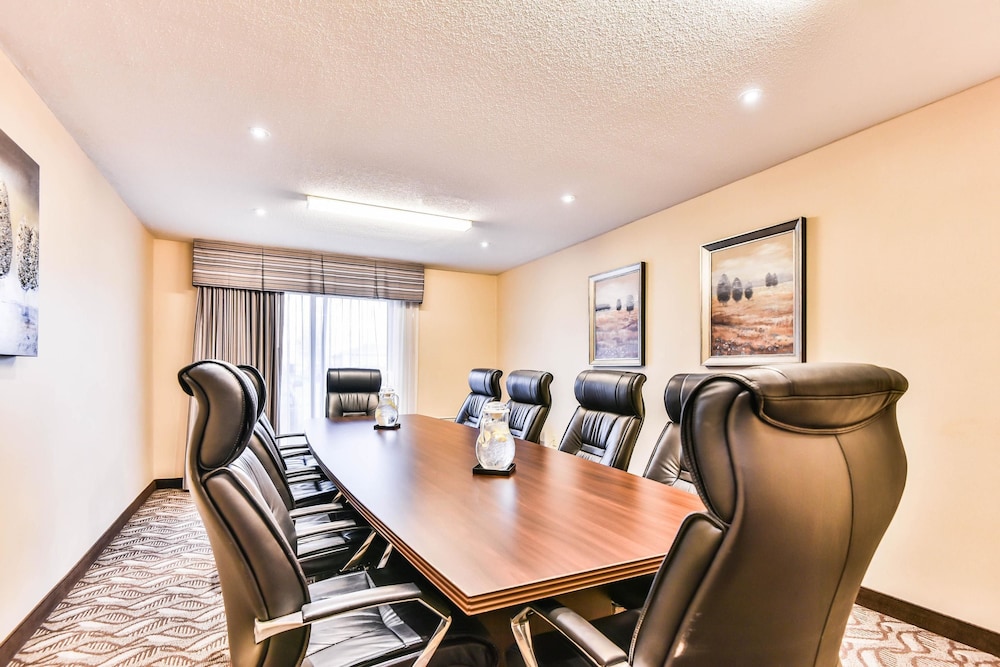 Comfort Inn & Suites Ambassador Bridge 35/39