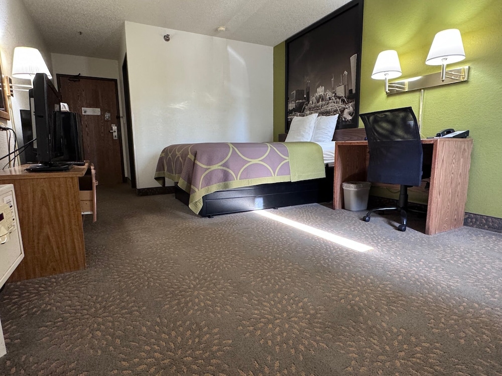 Super 8 by Wyndham Mokena/Frankfort /I-80 21/27