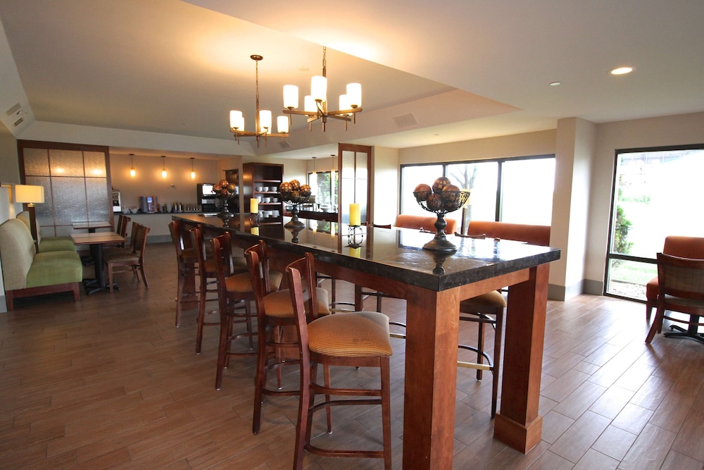 Country Inn & Suites By Radisson Sandusky South OH 26/32