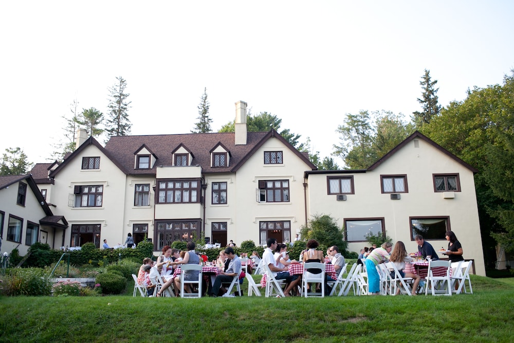 Seven Hills Inn 31/34